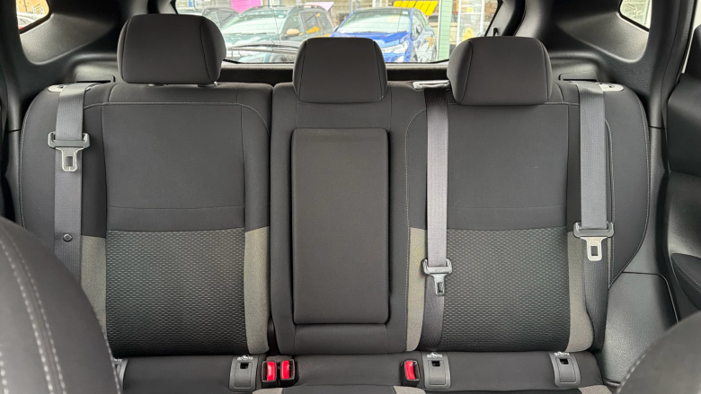 Nissan Qashqai 1.3 DiG-T N-Connecta 5dr [Glass Roof Pack] Petrol Hatchback